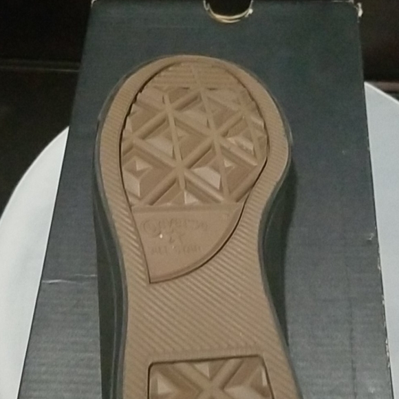 Converse - Picture 3 of 4
